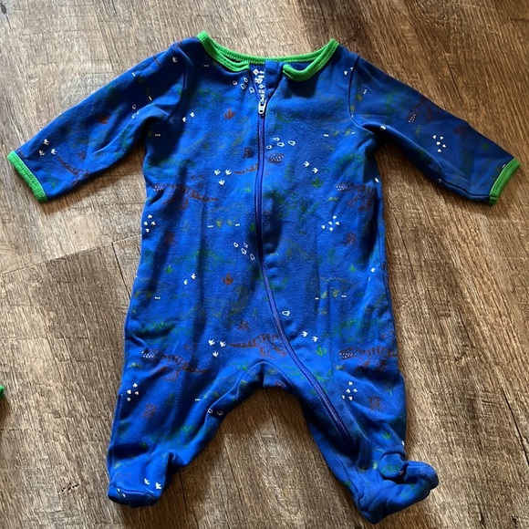 Clothes - Picture 4 of 5